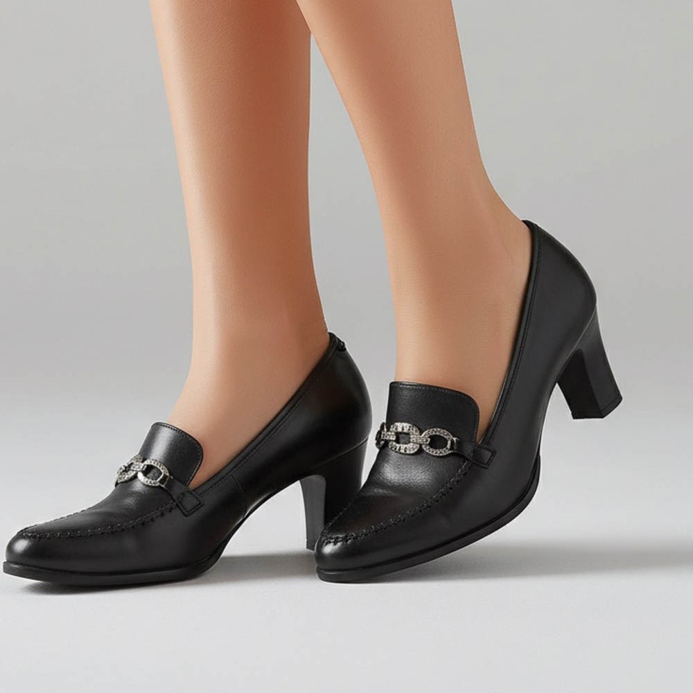 Liz Claiborne Elegant Black Leather Women's heeled Loafers